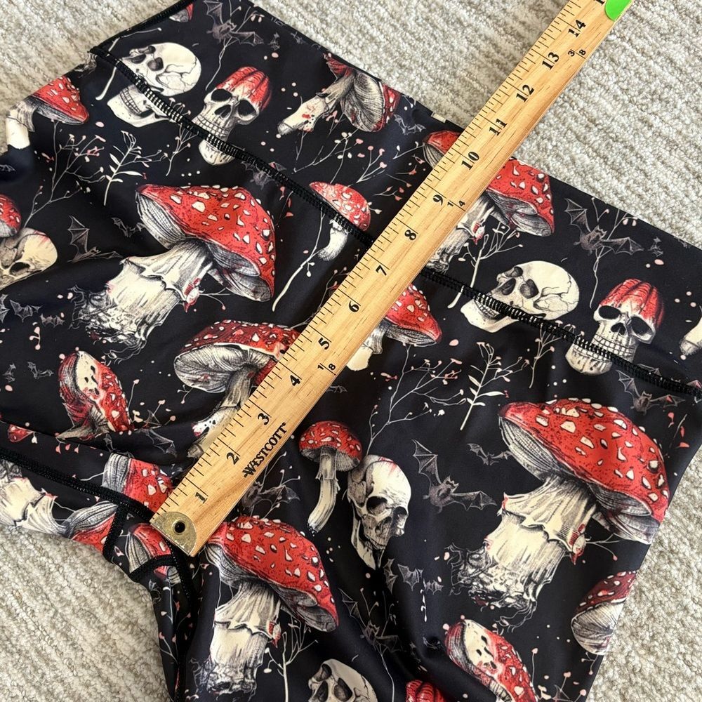 Skull & Mushroom Graphic All Over Print Biker Shorts Womens Size Small Black Red - Picture 7 of 9